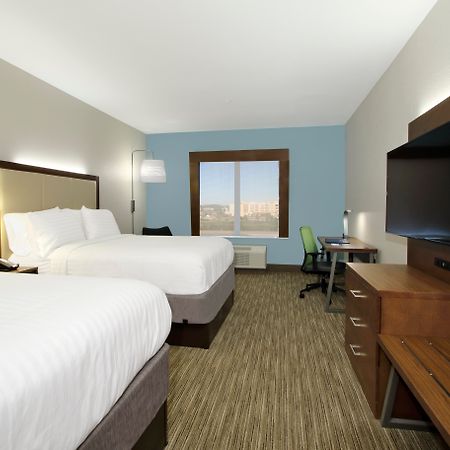 Holiday Inn Express & Suites Columbus North By Ihg Exterior photo