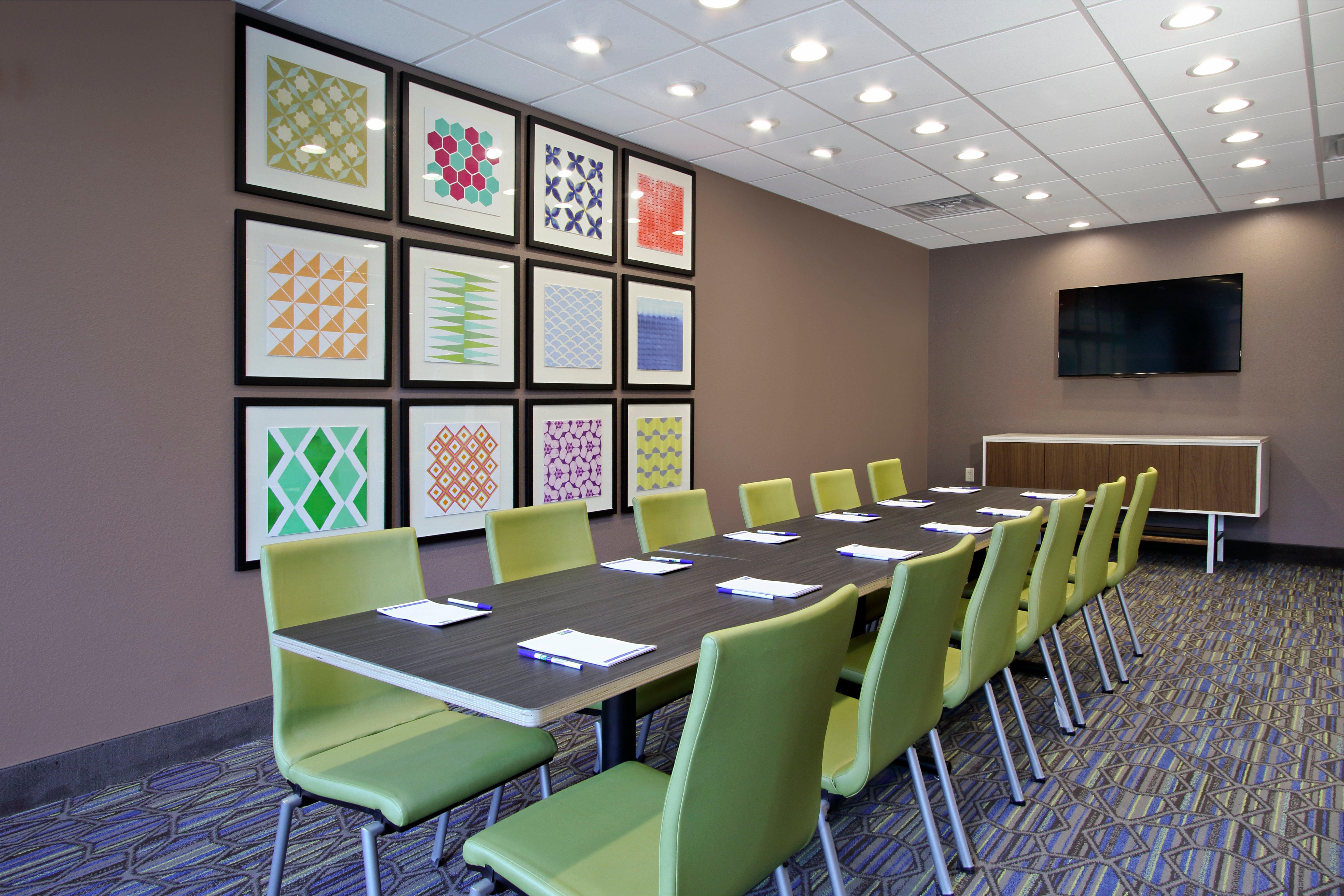 Holiday Inn Express & Suites Columbus North By Ihg Exterior photo
