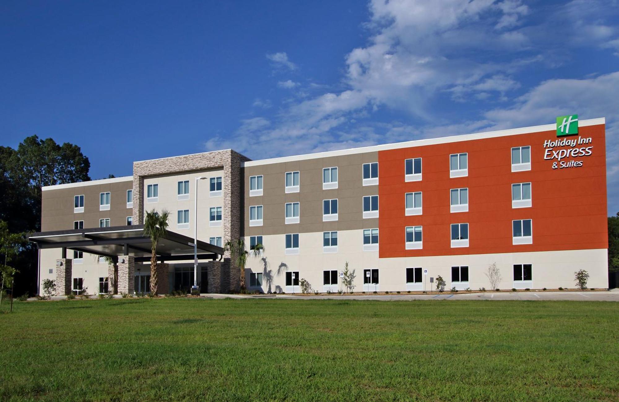 Holiday Inn Express & Suites Columbus North By Ihg Exterior photo